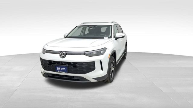 Certified 2025 Volkswagen Tiguan SE image 8