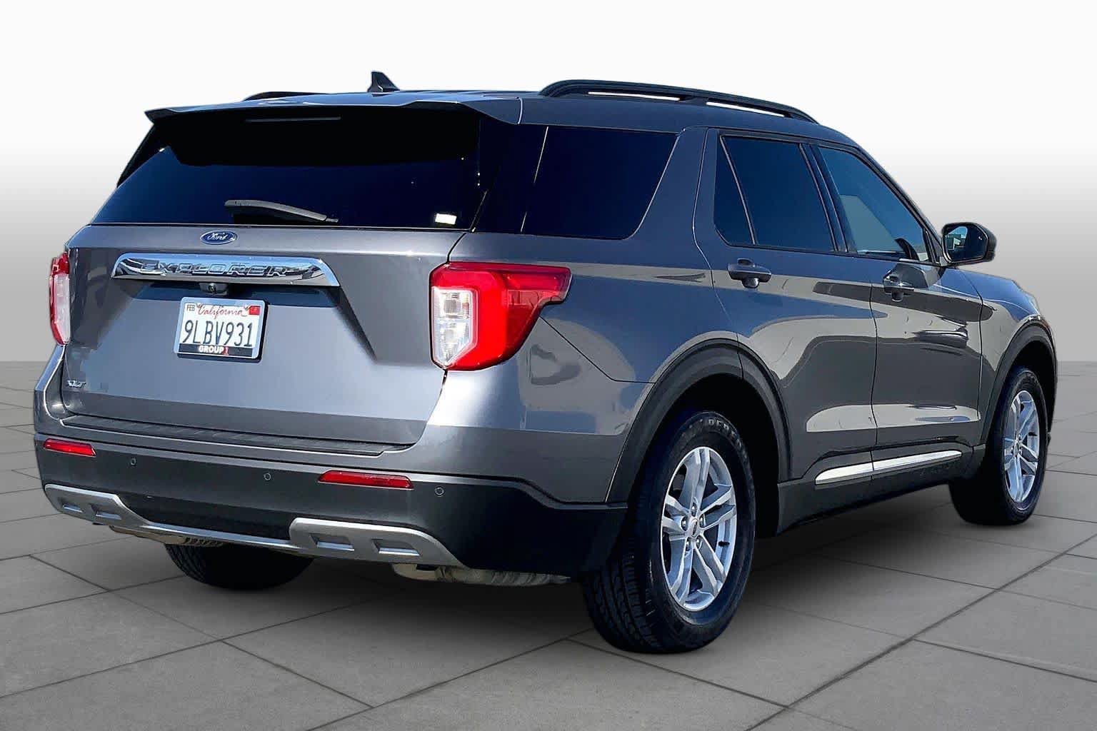 Used 2022 Ford Explorer XLT w/ Equipment Group 202A RWD image 12