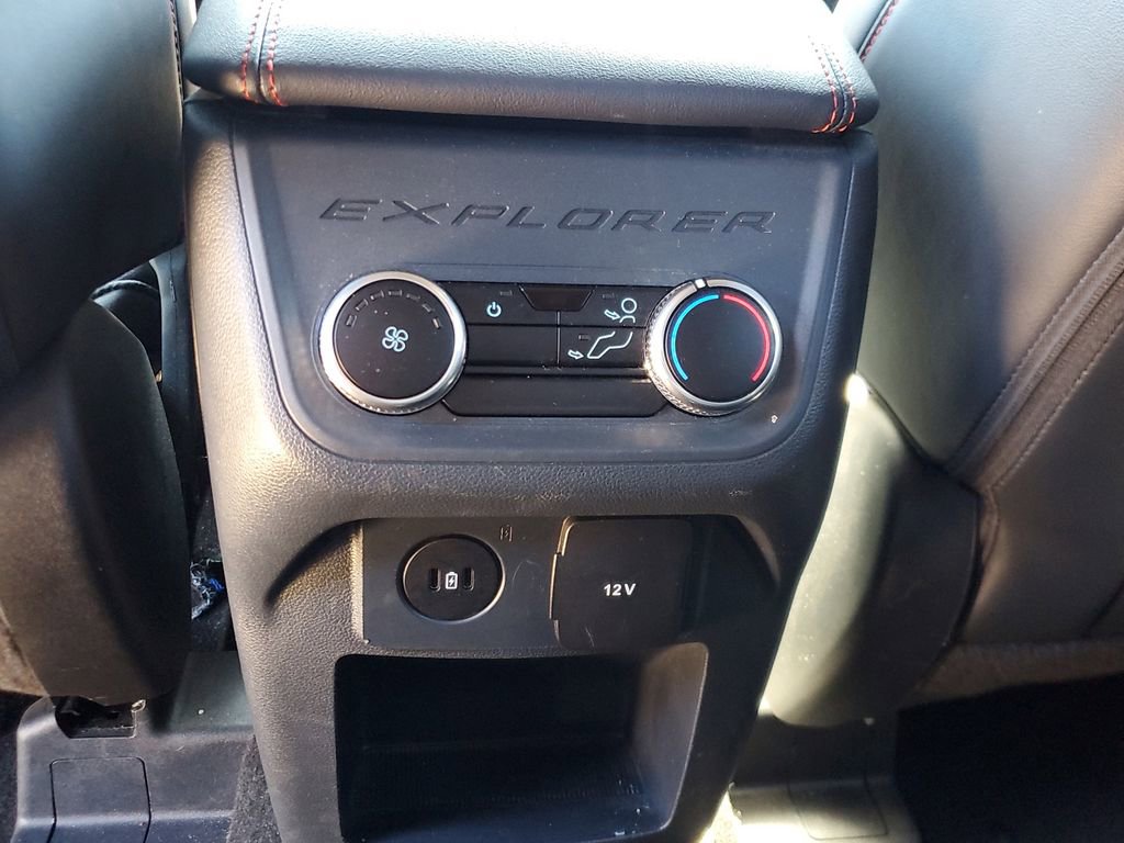 Used 2025 Ford Explorer ST-Line w/ ST-Line Street Pack image 13