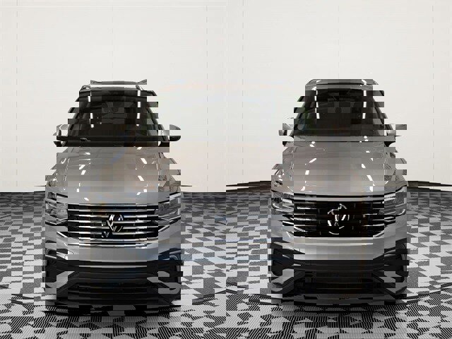 Used 2022 Volkswagen Tiguan SE image 3