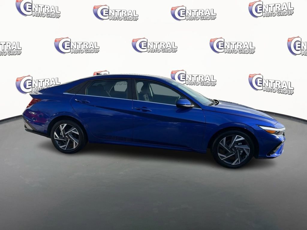 Certified 2025 Hyundai Elantra SEL image 4