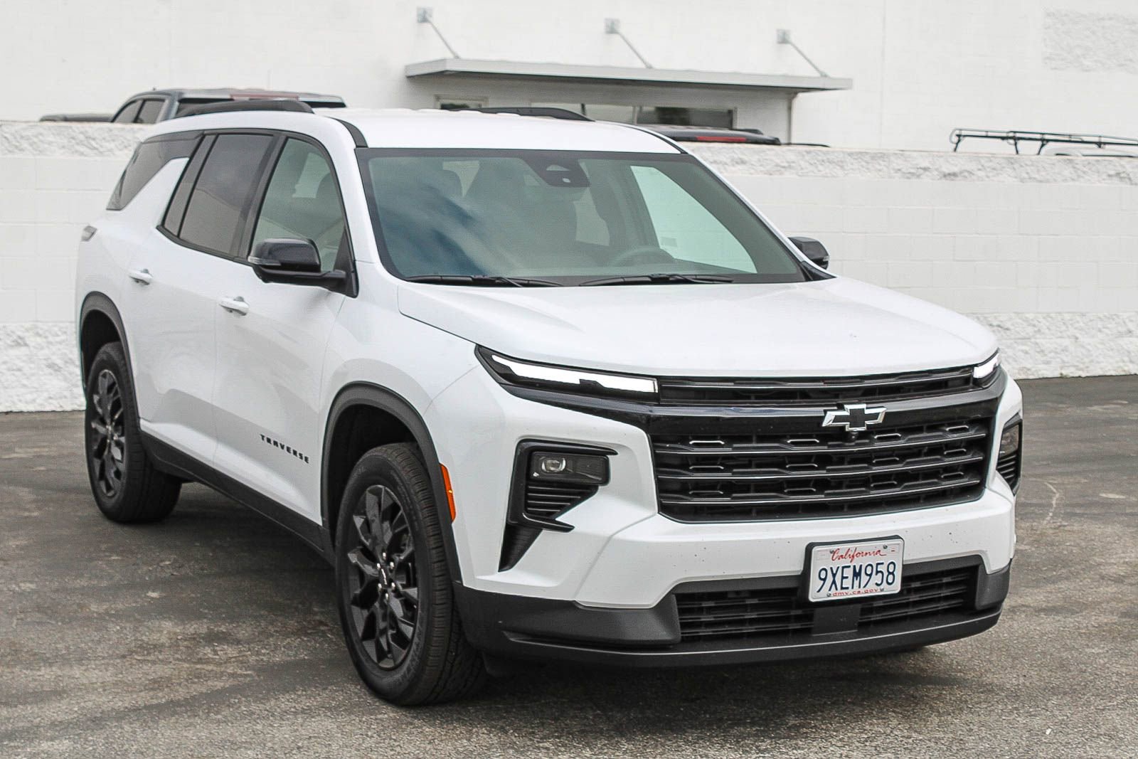 Used 2026 Chevrolet Traverse LT w/ Midnight/Sport Edition FWD image 3