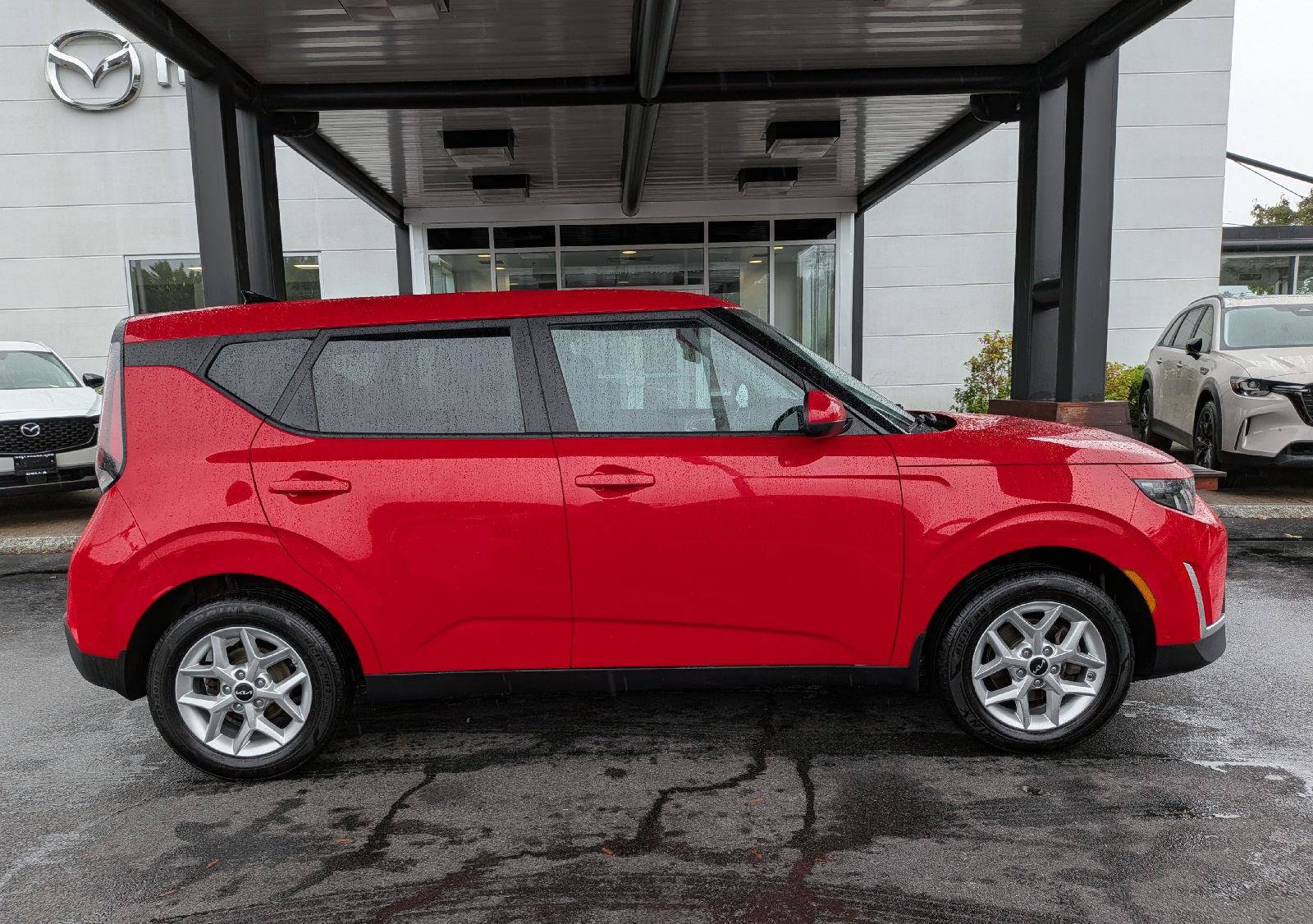 Used 2023 Kia Soul LX w/ LX Technology Package FWD image 5