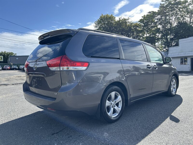 Used 2014 Toyota Sienna LE FWD image 4