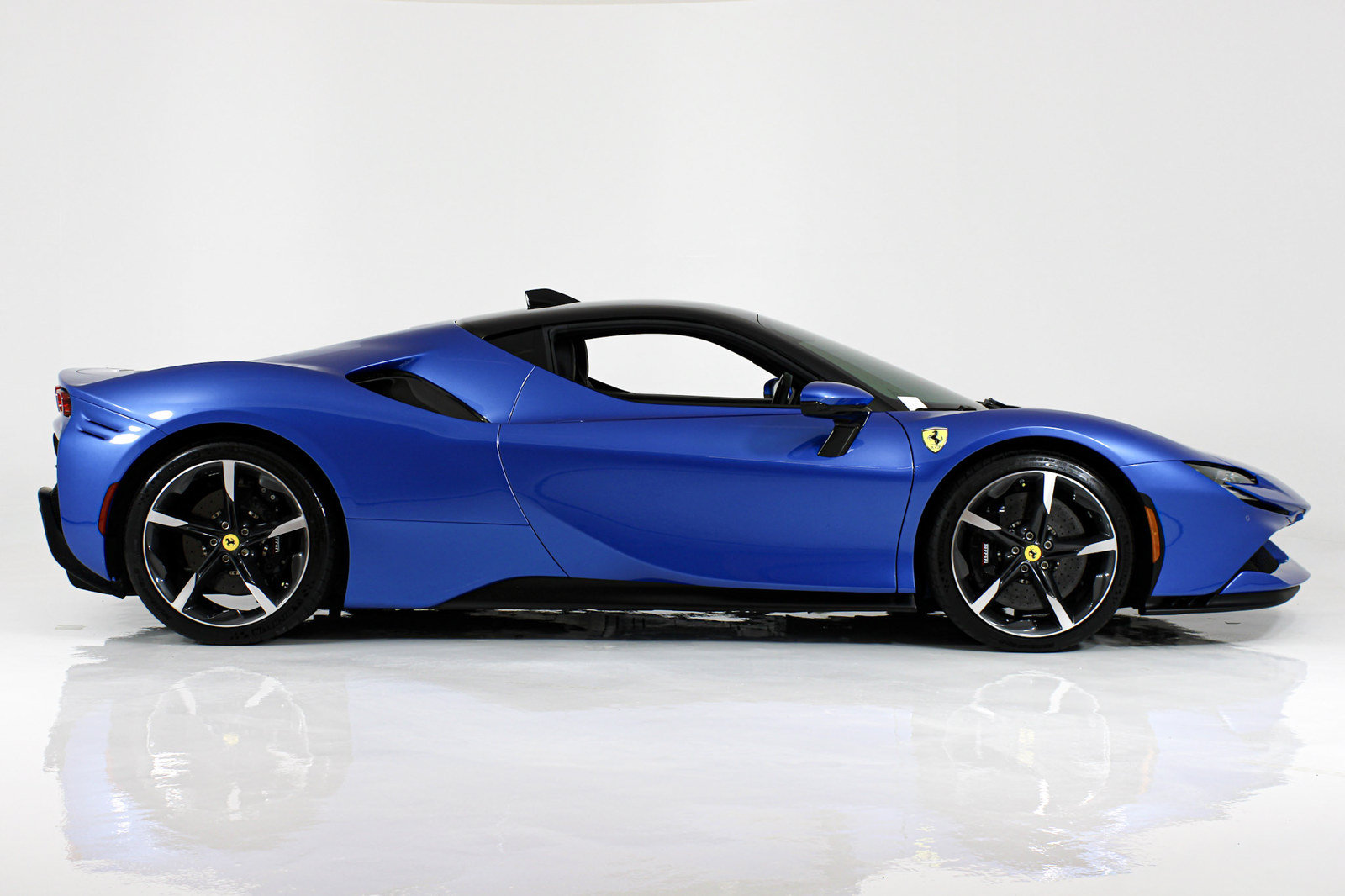 Certified 2022 Ferrari SF90 Stradale AWD/4WD image 9