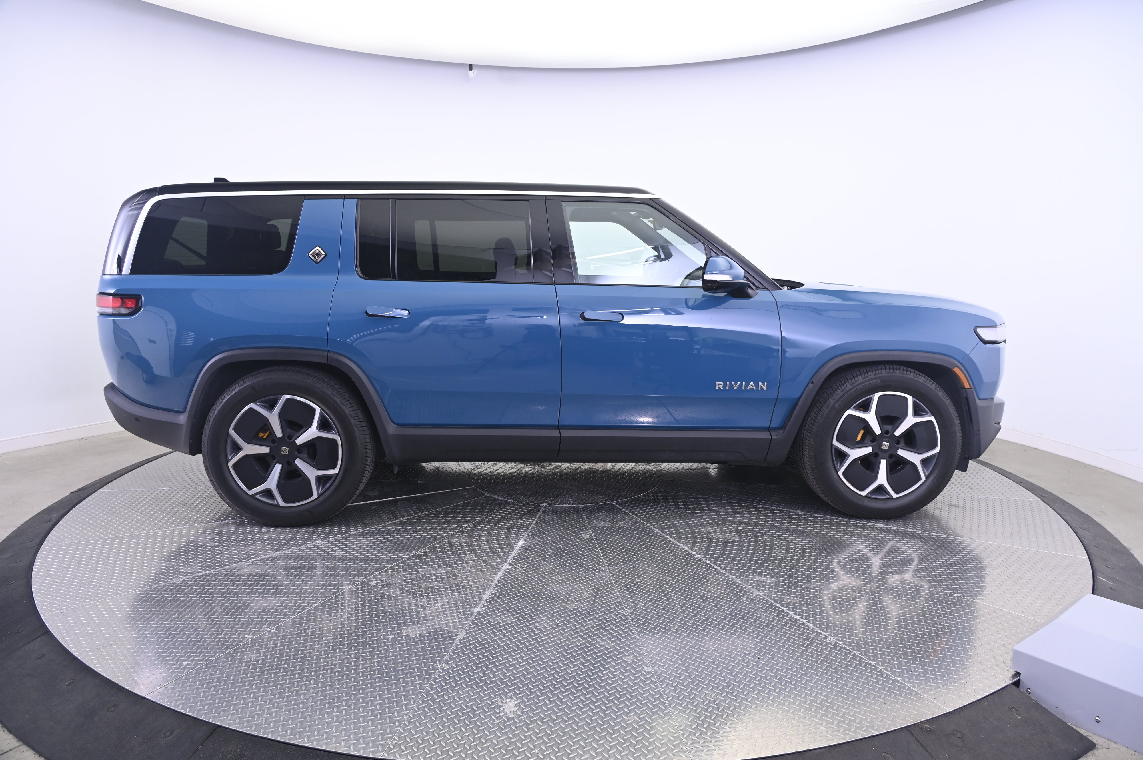 Used 2024 Rivian R1S Adventure Quad AWD/4WD image 8