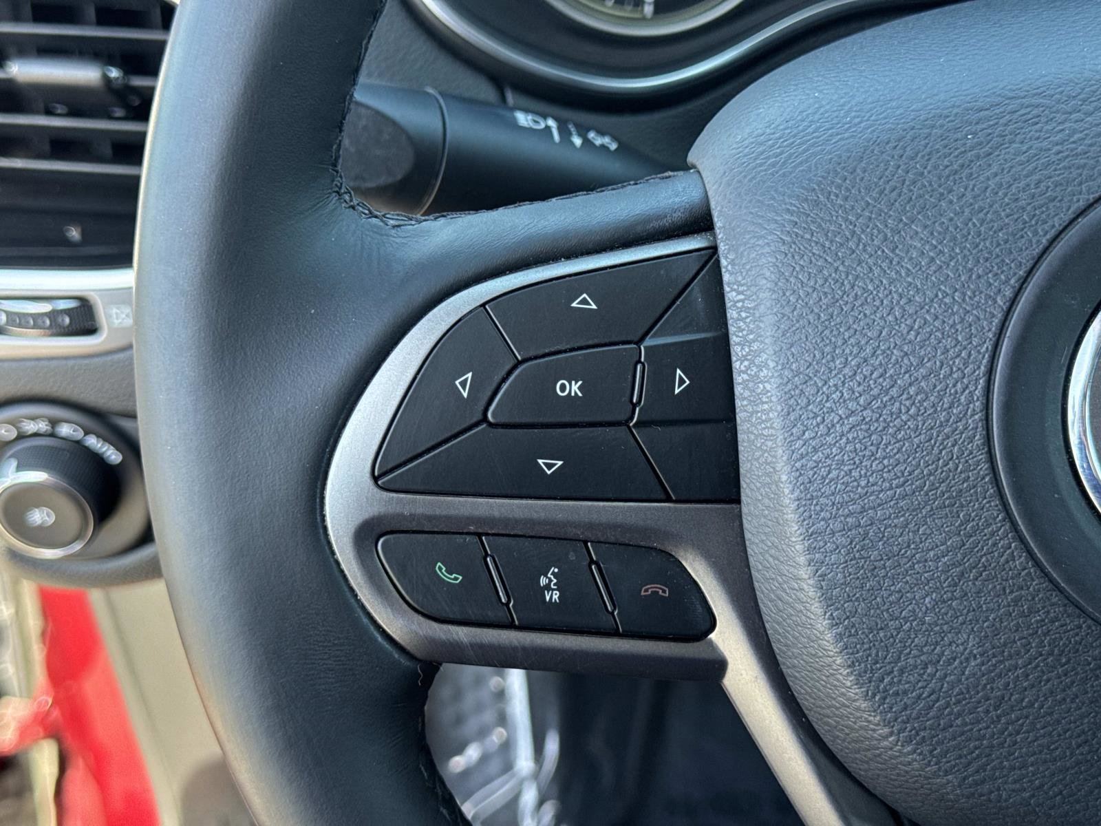 Used 2019 Jeep Cherokee Limited w/ Luxury Group image 11