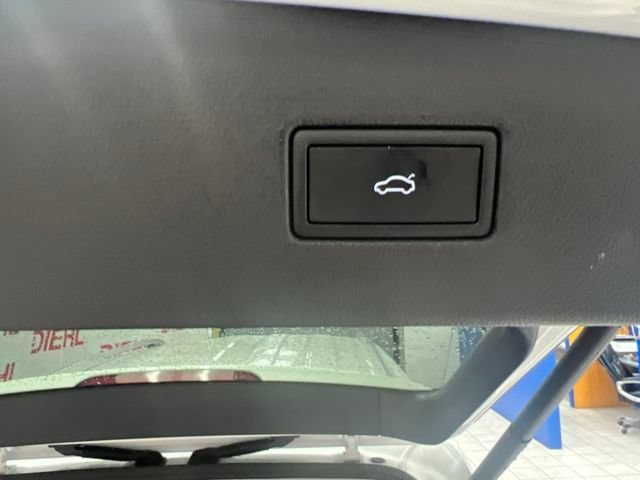 Used 2024 Volkswagen Tiguan SE AWD/4WD image 9