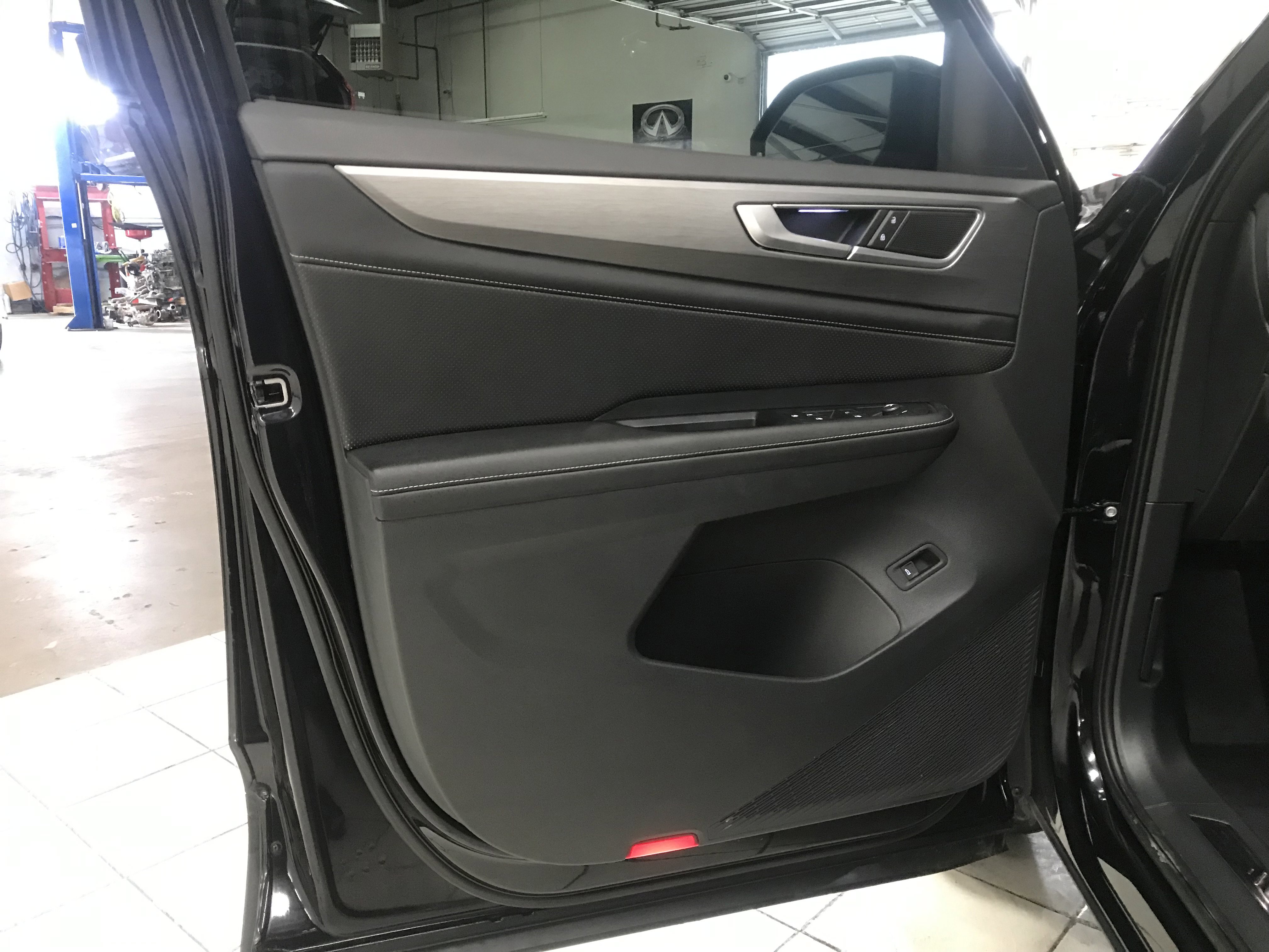 Used 2024 Volkswagen Atlas Cross Sport SE w/ Panoramic Sunroof Package image 7