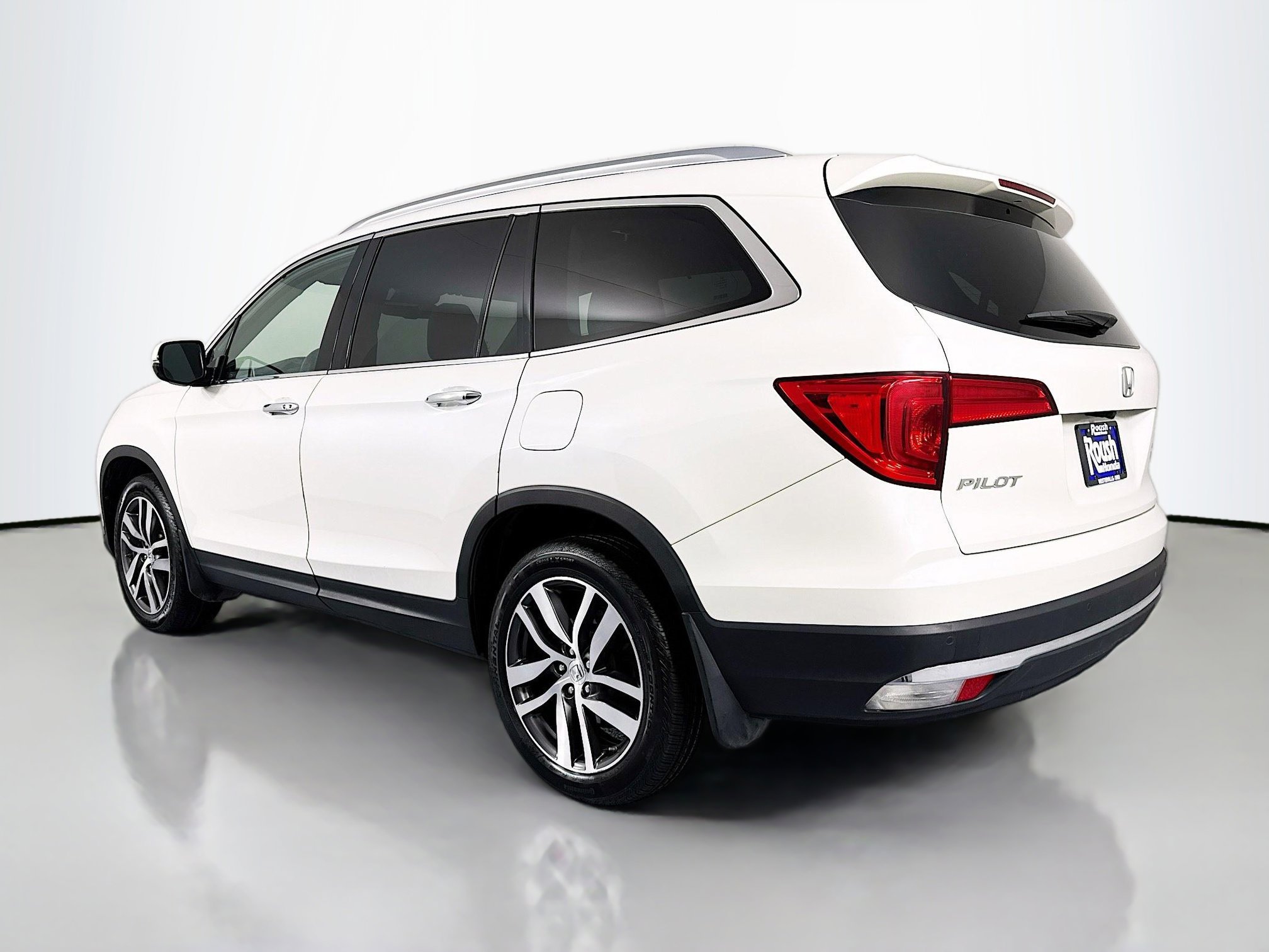 Certified 2018 Honda Pilot Touring image 7