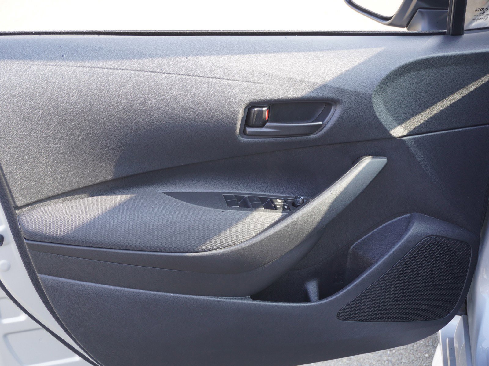 Used 2025 Toyota Corolla LE image 16