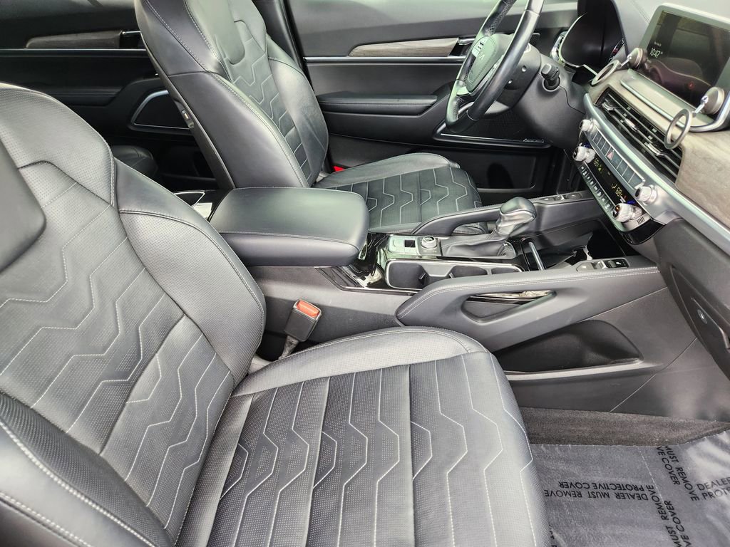Used 2022 Kia Telluride SX w/ SX Prestige Package image 4