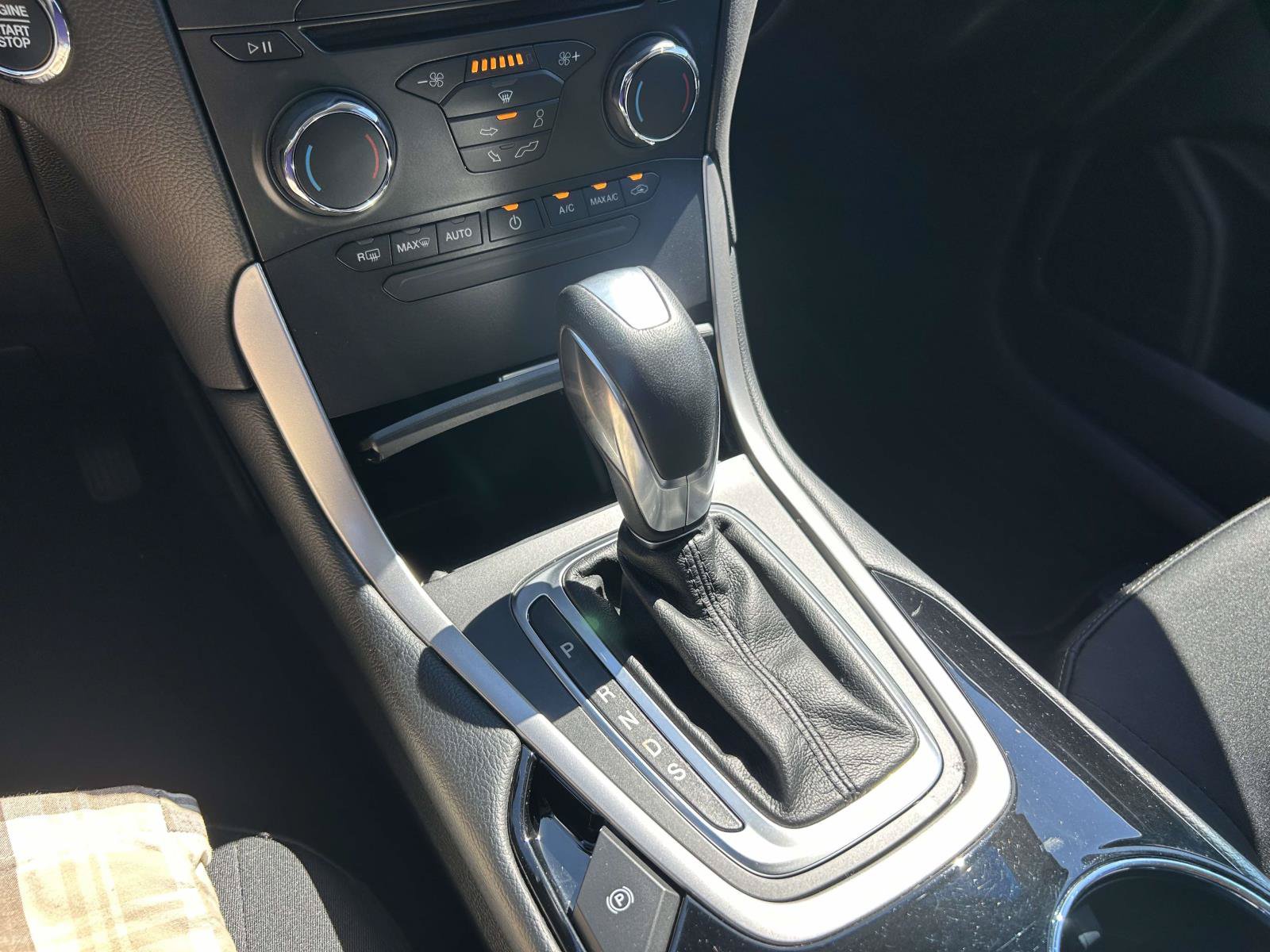 Used 2018 Ford Edge SEL FWD image 16