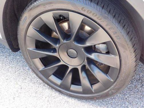 Used 2023 Tesla Model Y Long Range AWD/4WD image 11