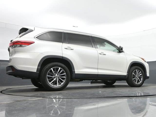Used 2019 Toyota Highlander XLE image 18