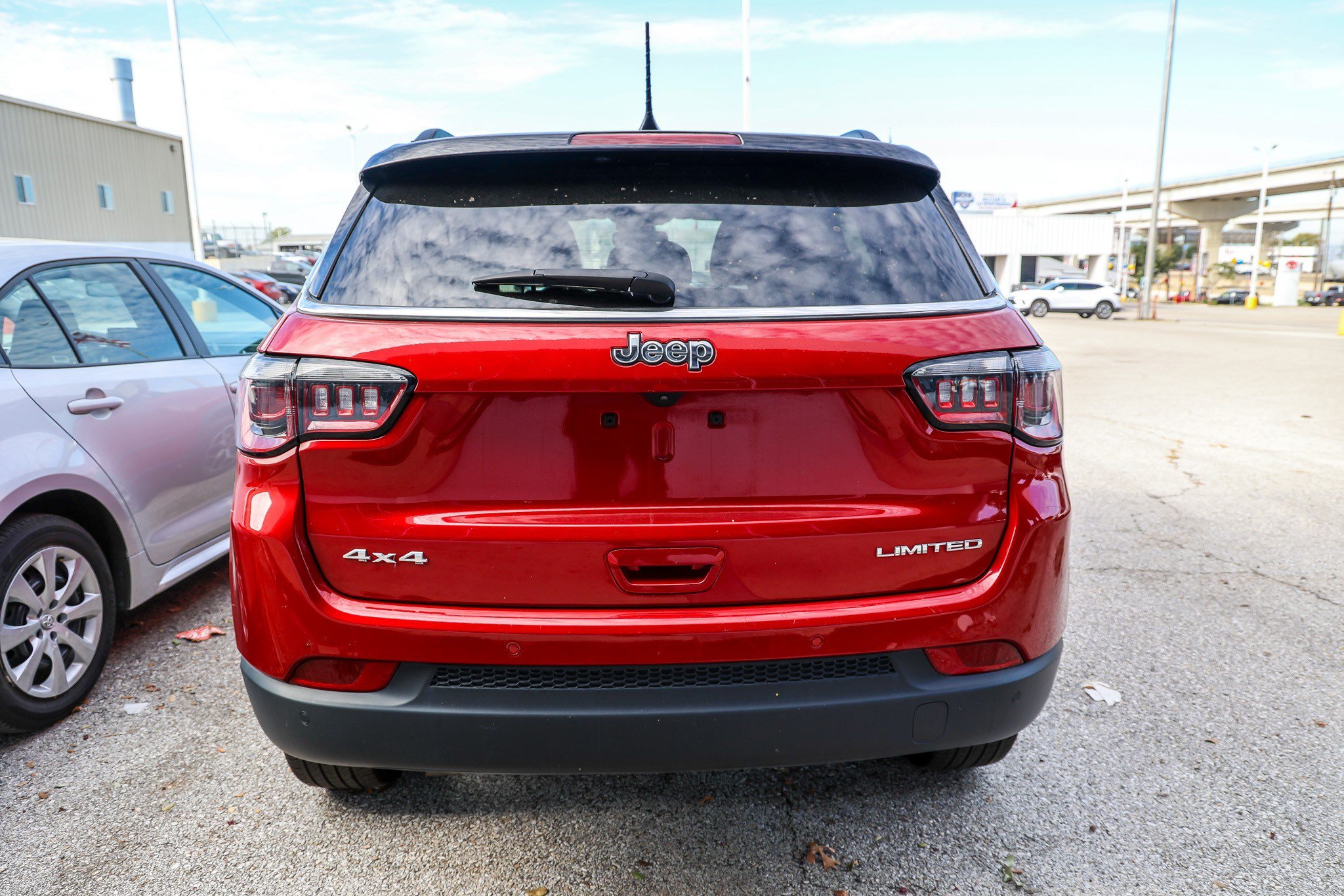Used 2025 Jeep Compass Limited AWD/4WD image 9