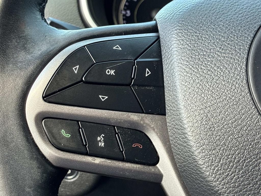 Used 2019 Jeep Cherokee Latitude Plus w/ Comfort/Convenience Group AWD/4WD image 24