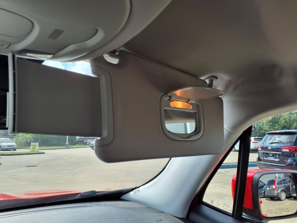 Used 2015 Jeep Renegade Latitude FWD image 26