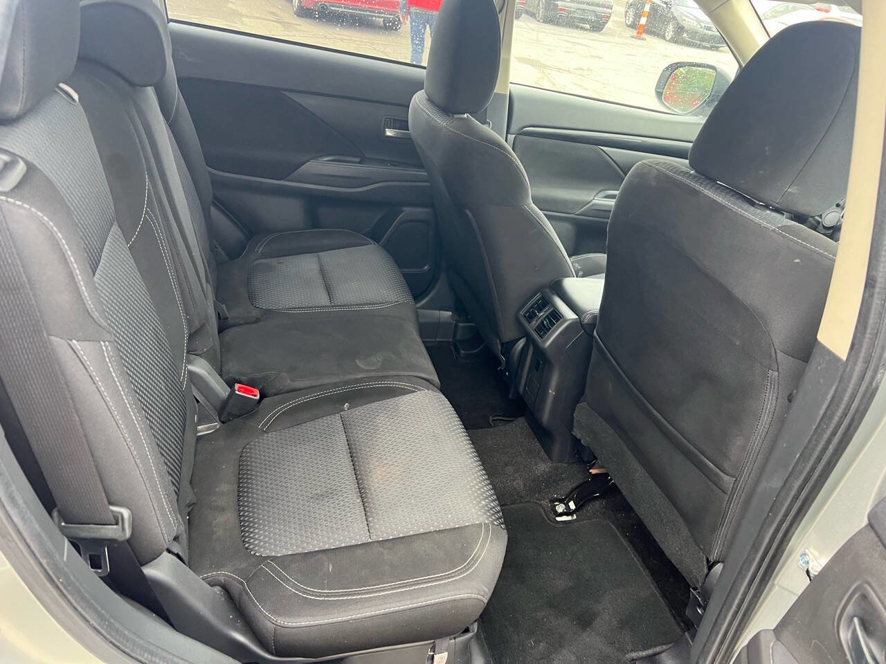 Used 2020 Mitsubishi Outlander ES image 18