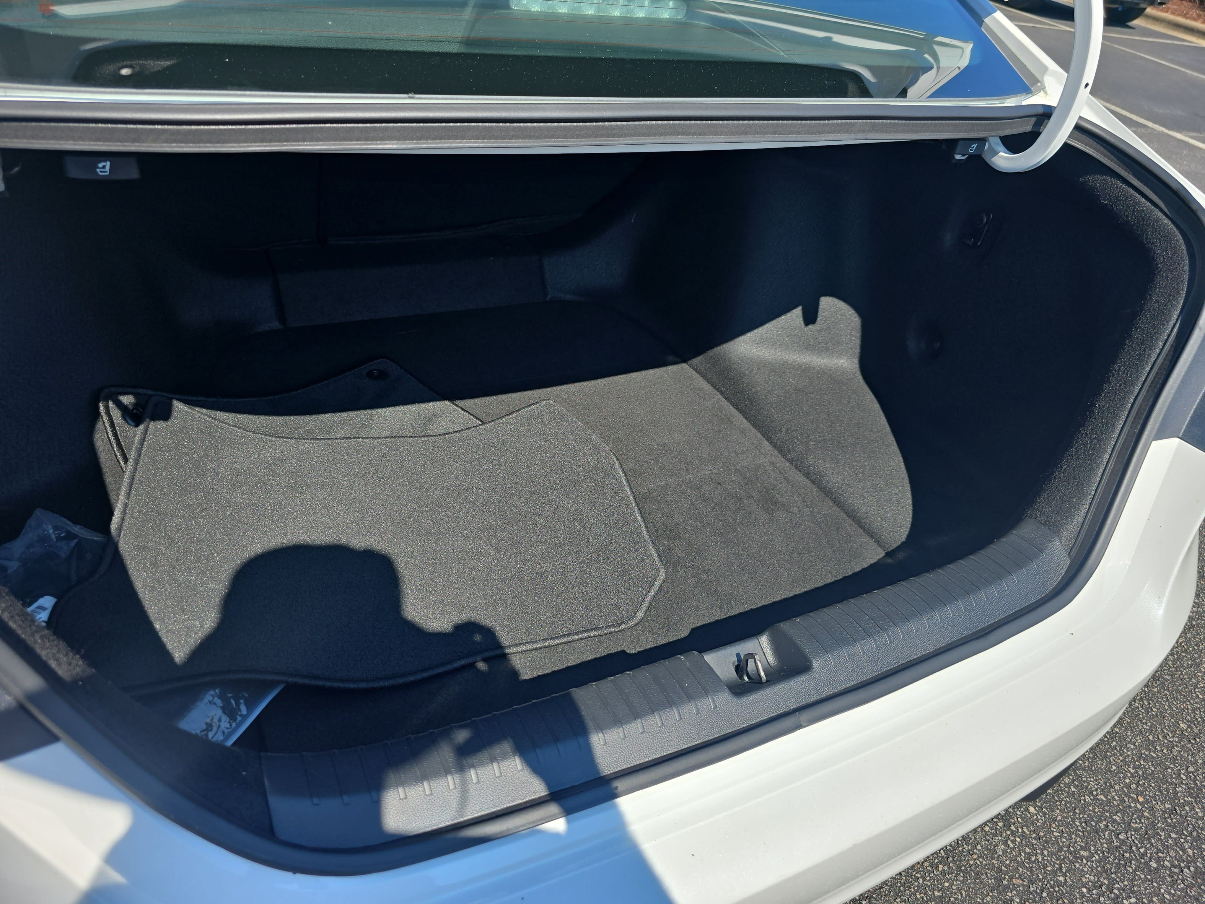Used 2025 Honda Accord SE image 12