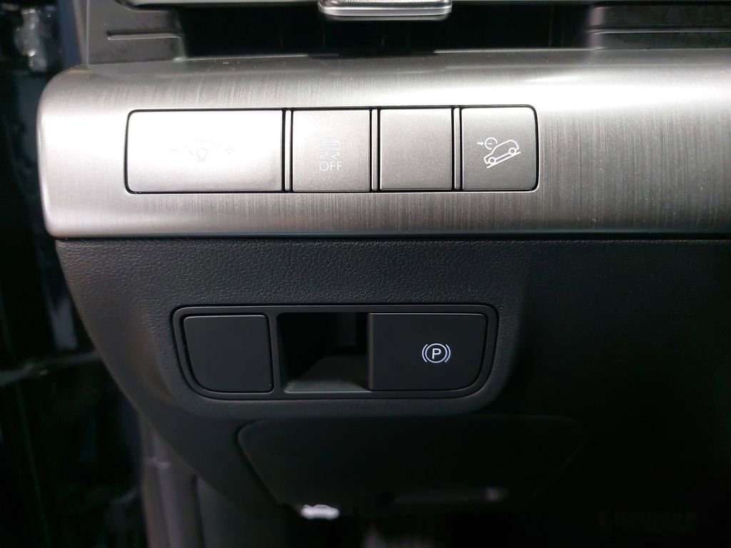 Certified 2025 Hyundai Kona SEL image 25