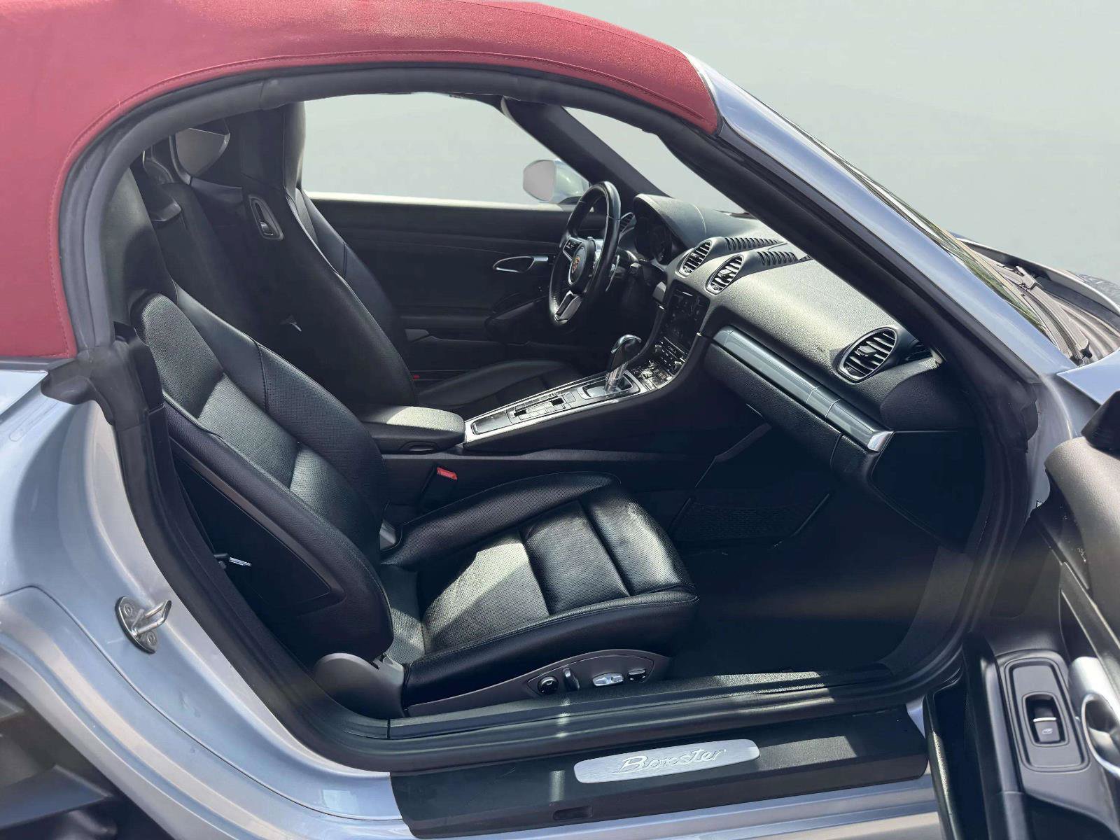 Used 2018 Porsche 718 Boxster RWD image 36