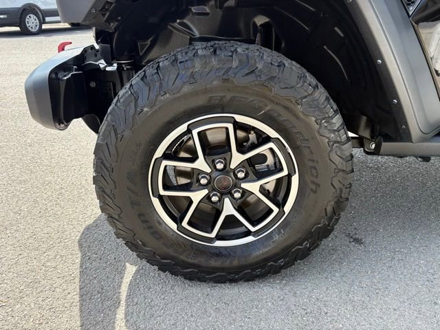 Used 2025 Jeep Wrangler Unlimited Rubicon w/ Convenience Group AWD/4WD image 13