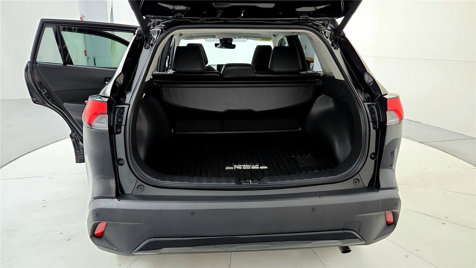 Used 2022 Toyota Corolla Cross XLE image 20