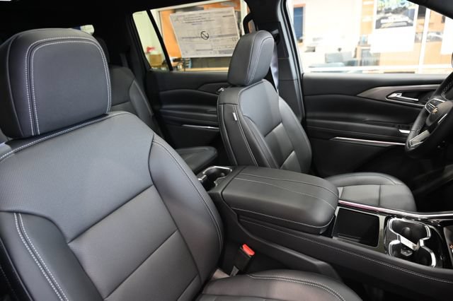New 2027 Chevrolet Traverse LT w/ Sun and Wheel Package FWD image 8
