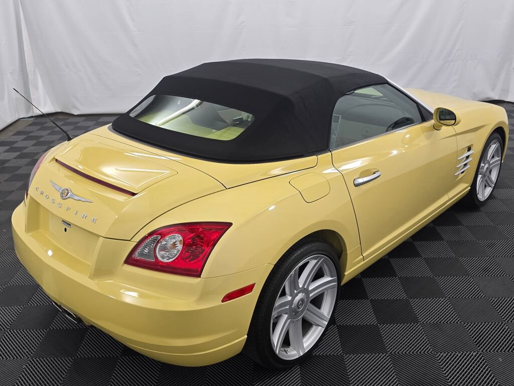 Used 2005 Chrysler Crossfire Limited RWD image 12