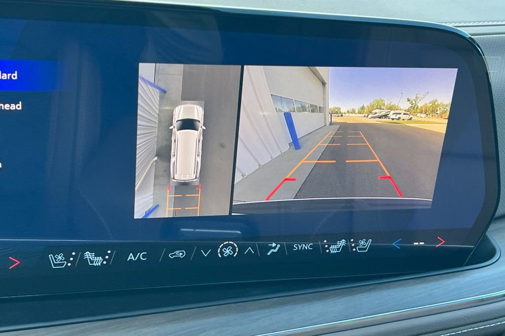 New 2026 Chevrolet Suburban High Country AWD/4WD image 18