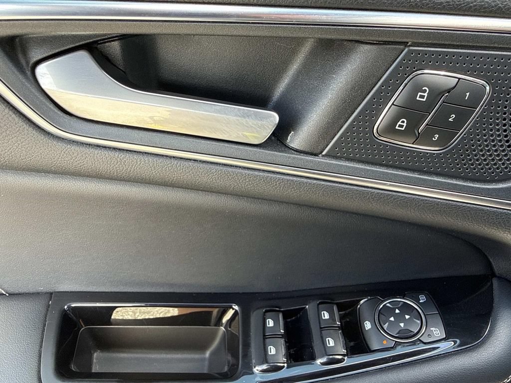 Used 2019 Ford Edge ST w/ Equipment Group 401A AWD/4WD image 19