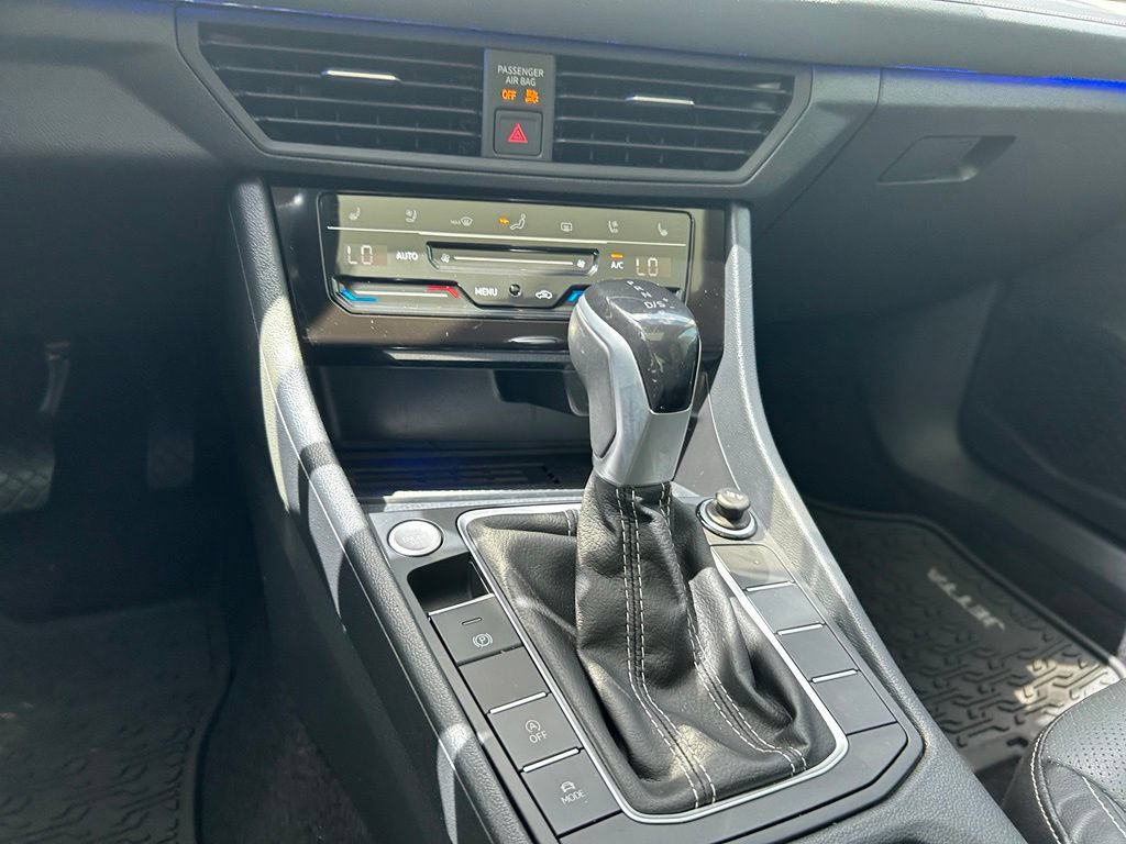 Used 2025 Volkswagen Jetta SEL FWD image 47