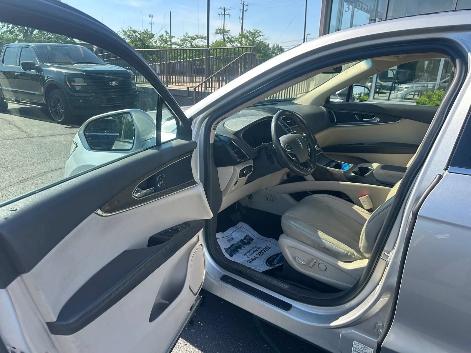 Used 2016 Lincoln MKX Reserve w/ Climate Package AWD/4WD image 9
