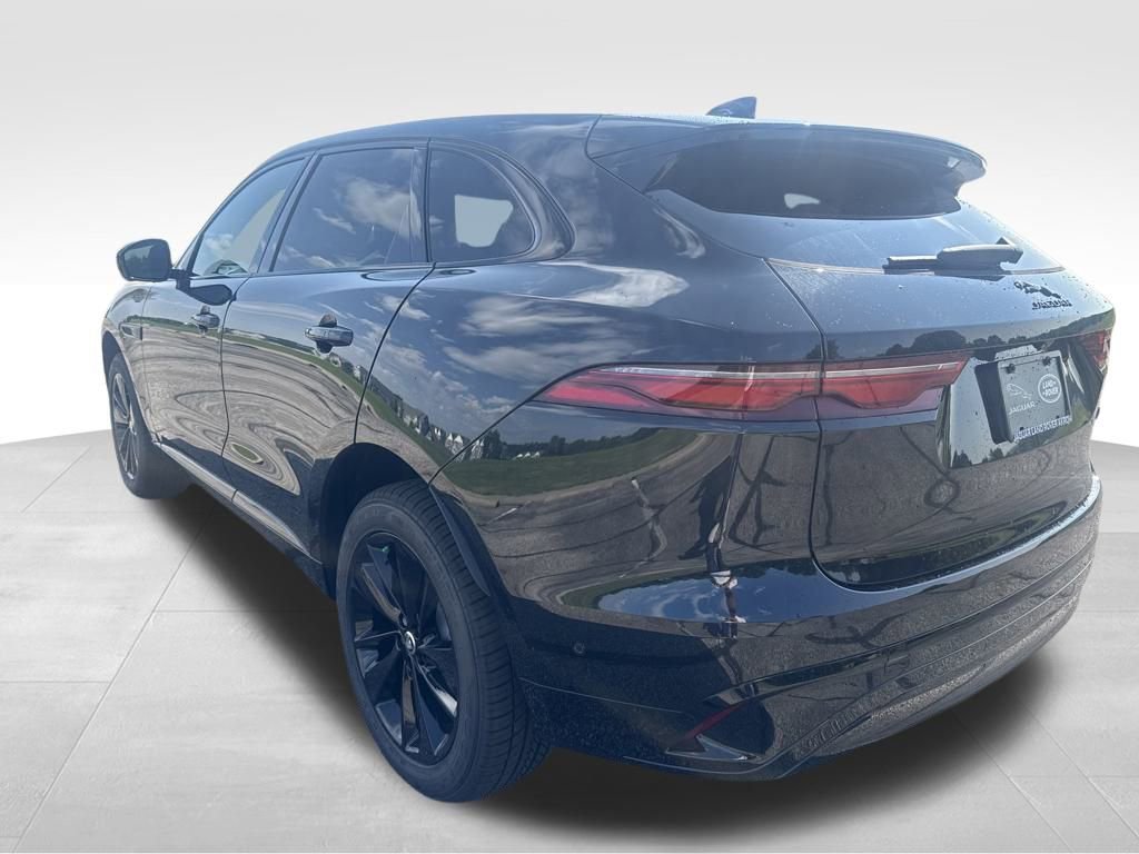 New 2026 Jaguar F-PACE R-Dynamic S image 3