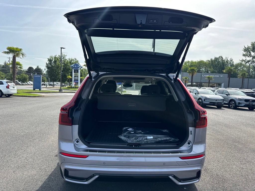 New 2026 Volvo XC60 B5 Plus w/ Climate Package AWD/4WD image 16