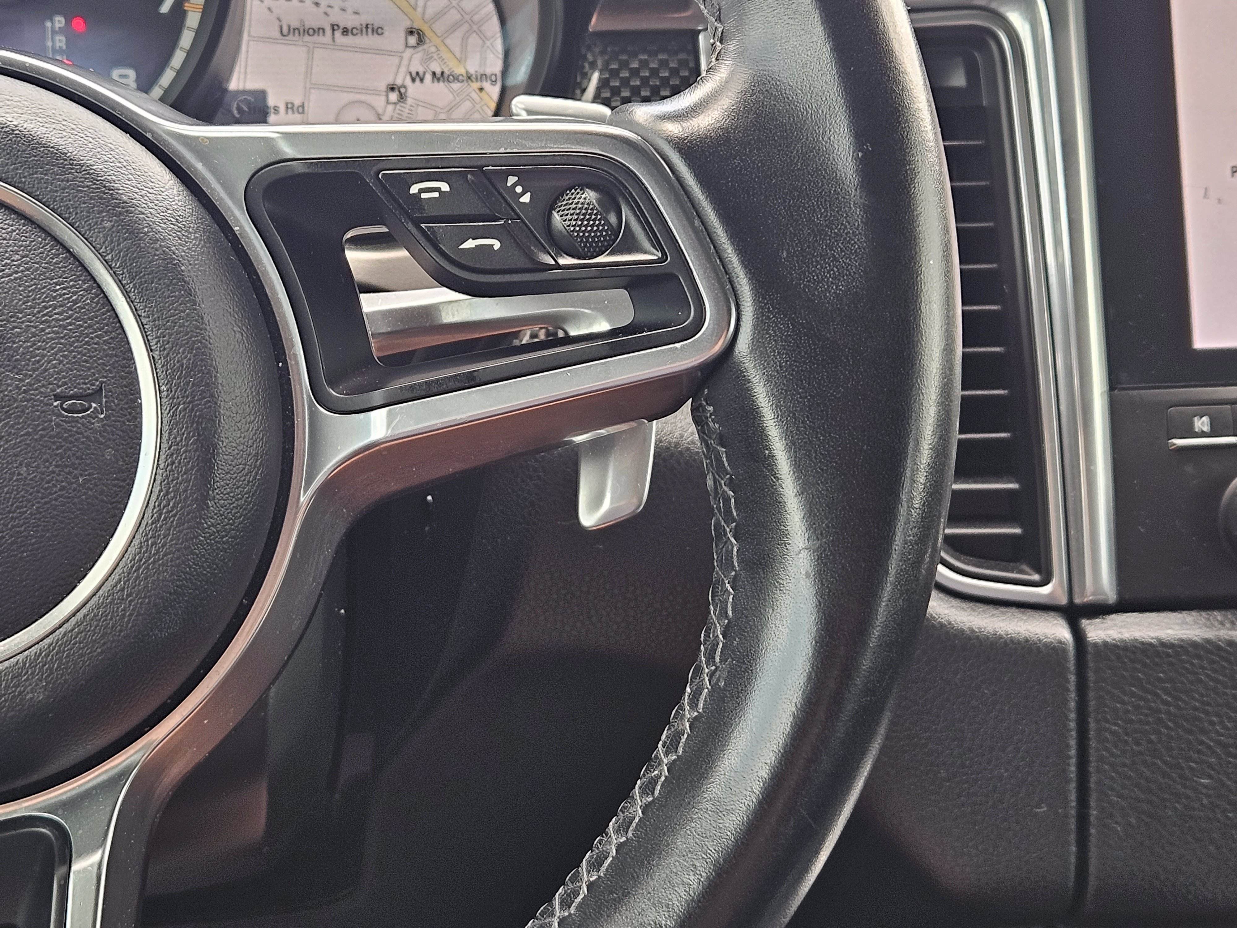 Used 2017 Porsche Macan Turbo AWD/4WD image 27