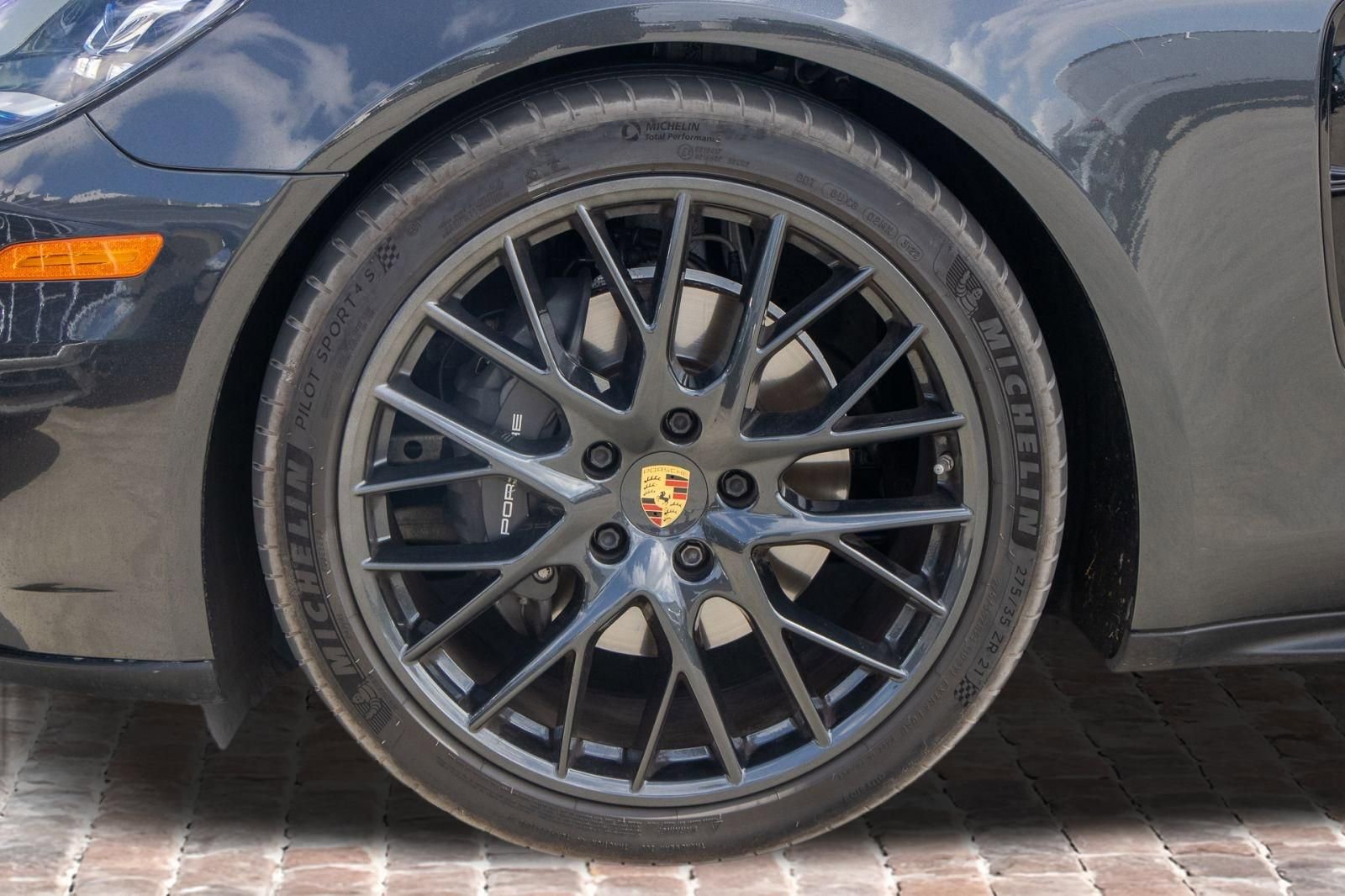 Used 2019 Porsche Panamera 4 AWD/4WD image 37