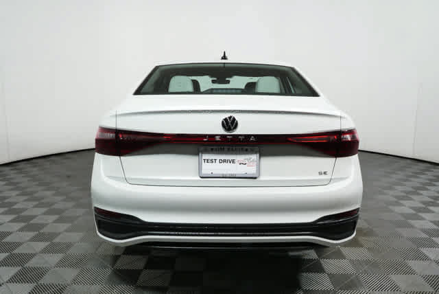 Certified 2025 Volkswagen Jetta SE w/ Black Wheel Package FWD image 26