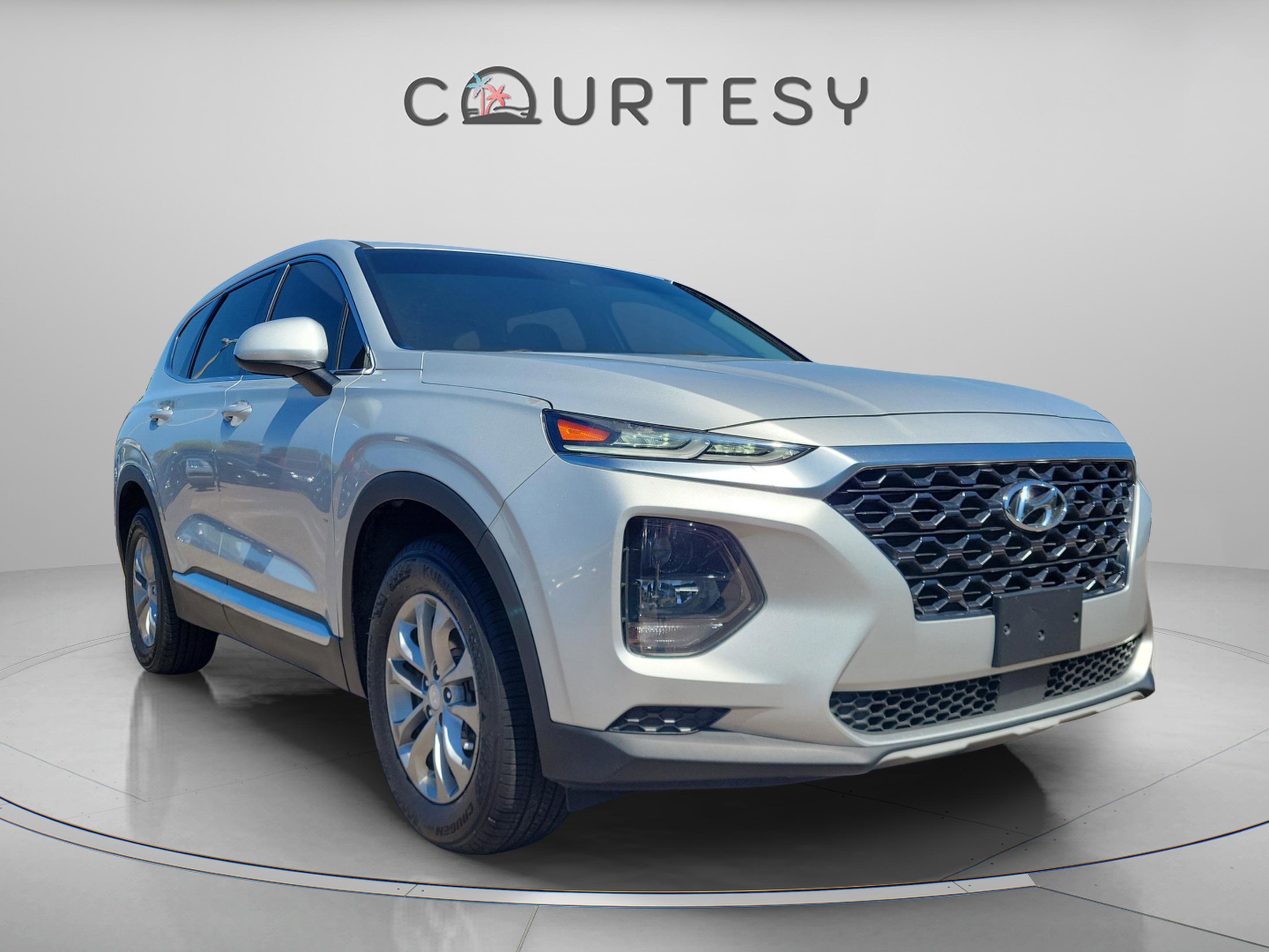 Used 2020 Hyundai Santa Fe SE image 4