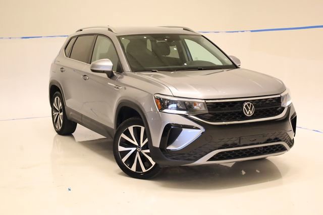Used 2024 Volkswagen Taos SE FWD image 3