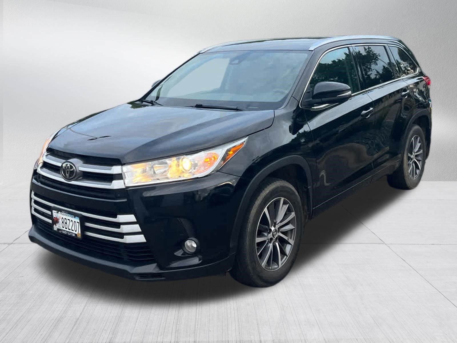 Used 2018 Toyota Highlander XLE AWD/4WD image 2