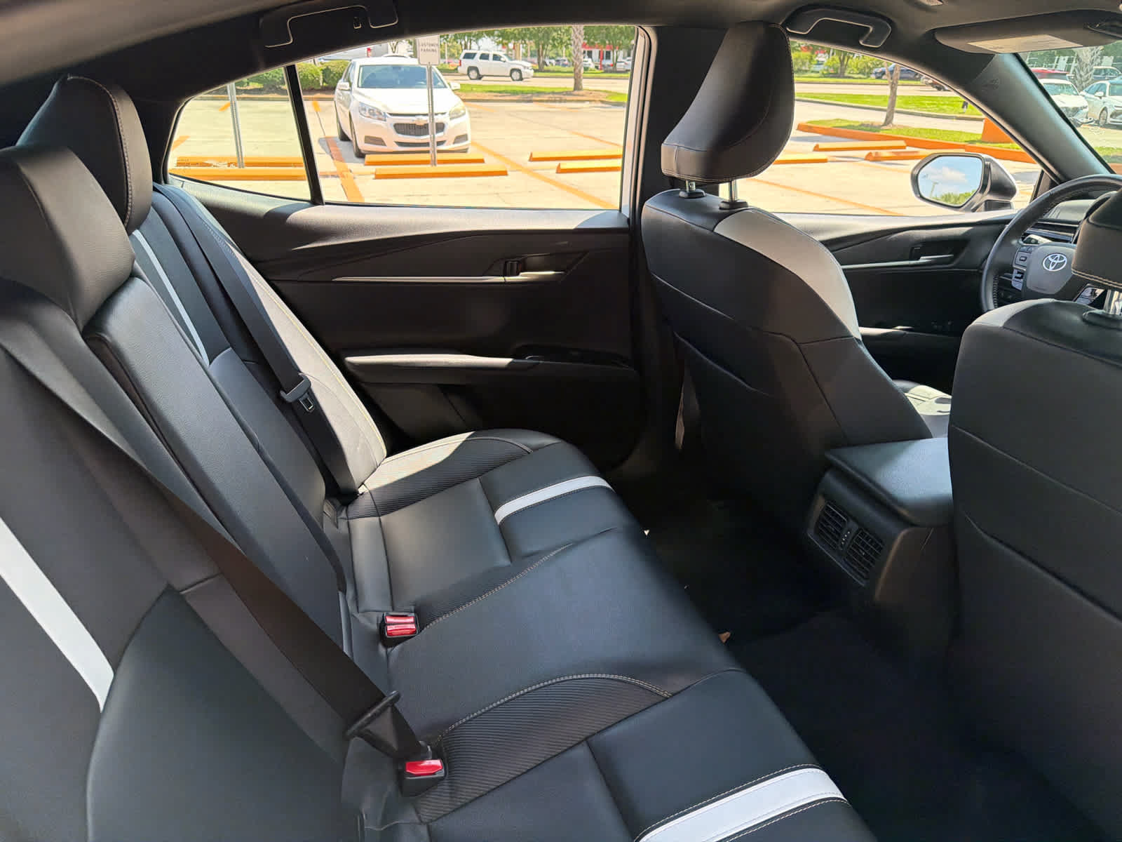 Used 2025 Toyota Camry SE FWD image 23