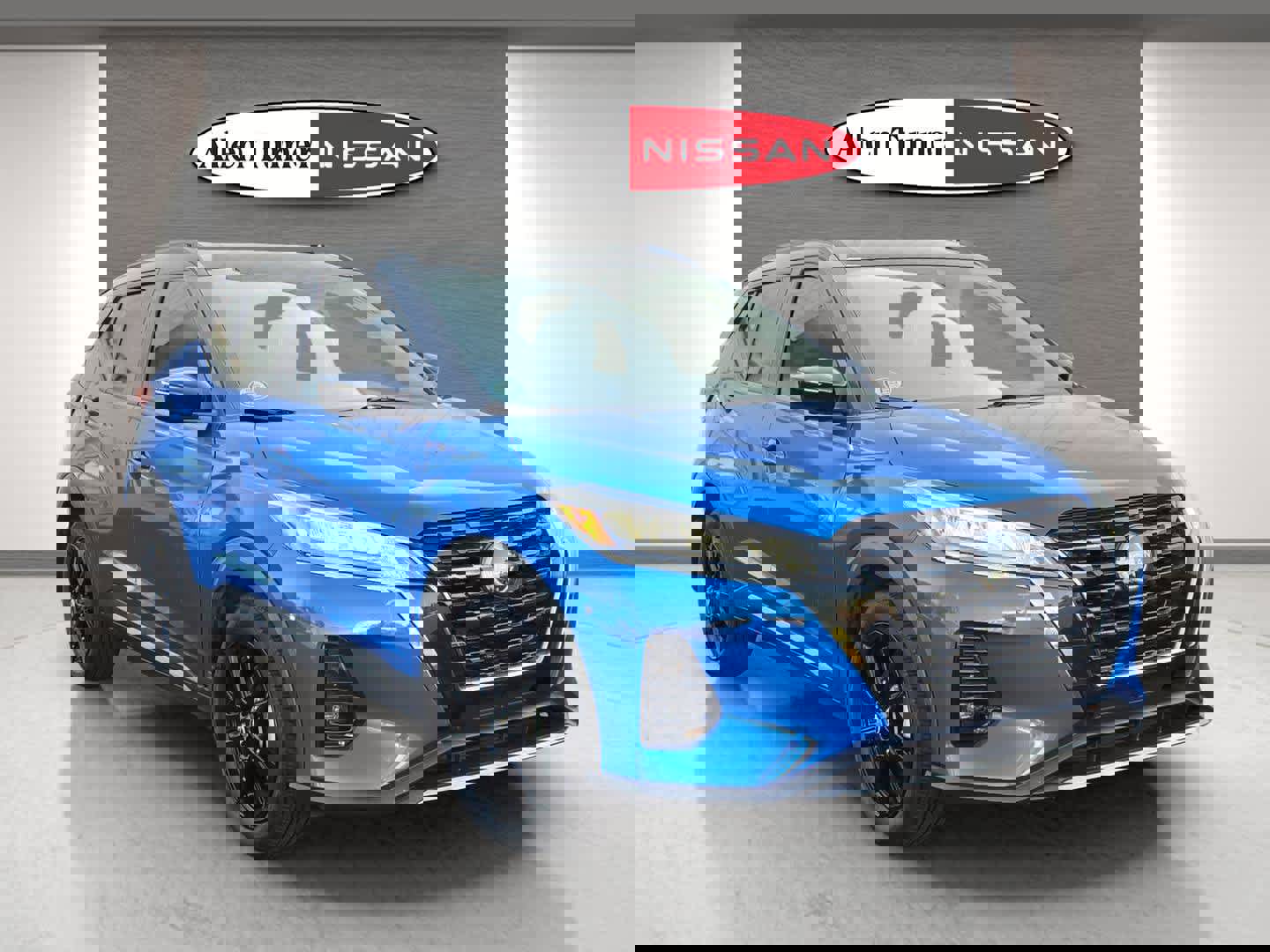 Used 2022 Nissan Kicks SR w/ Premium Package image 1