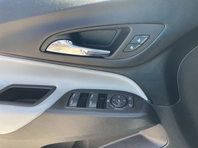 Used 2021 Chevrolet Equinox LS FWD image 23