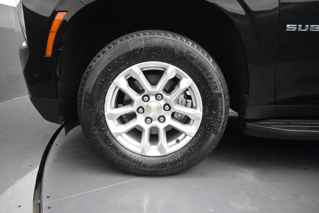 Used 2025 Chevrolet Suburban LS RWD image 10
