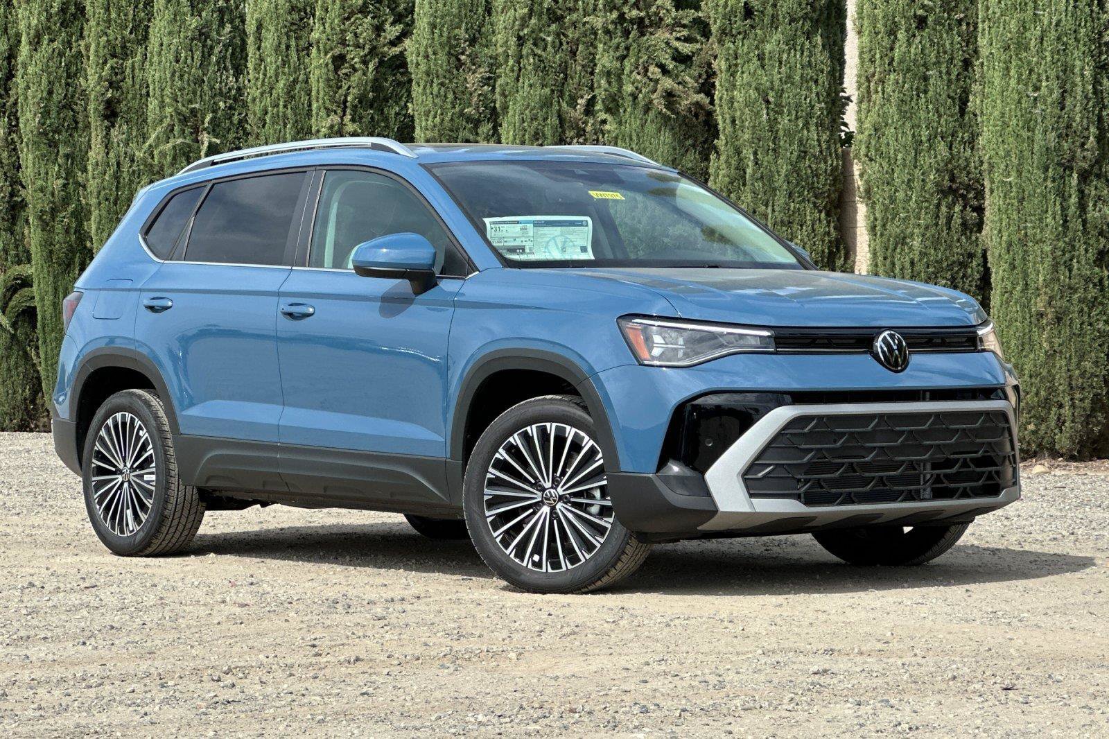 New 2026 Volkswagen Taos SE FWD image 2