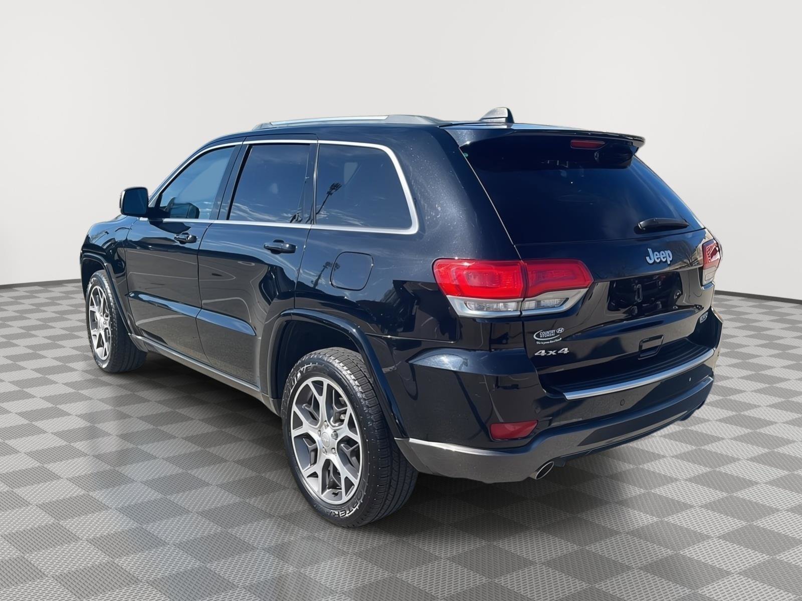 Used 2018 Jeep Grand Cherokee Limited AWD/4WD image 7