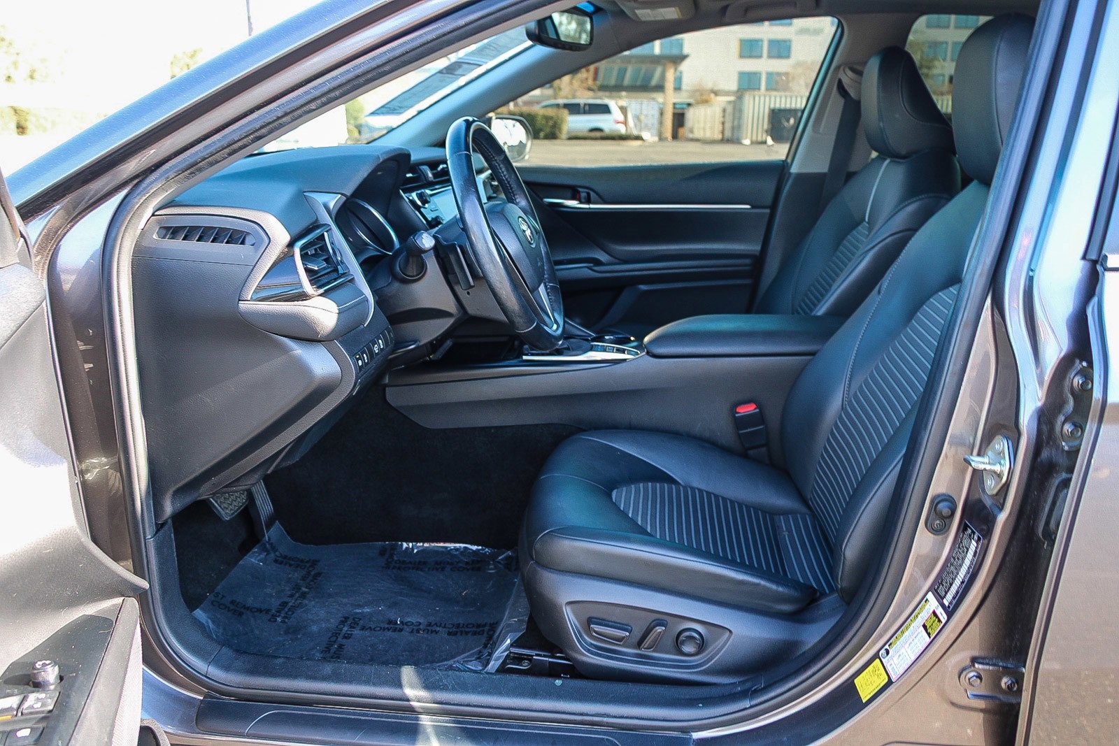 Used 2020 Toyota Camry SE image 17