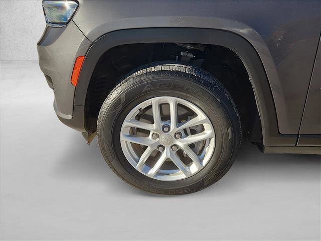 Used 2023 Jeep Grand Cherokee L Laredo image 24